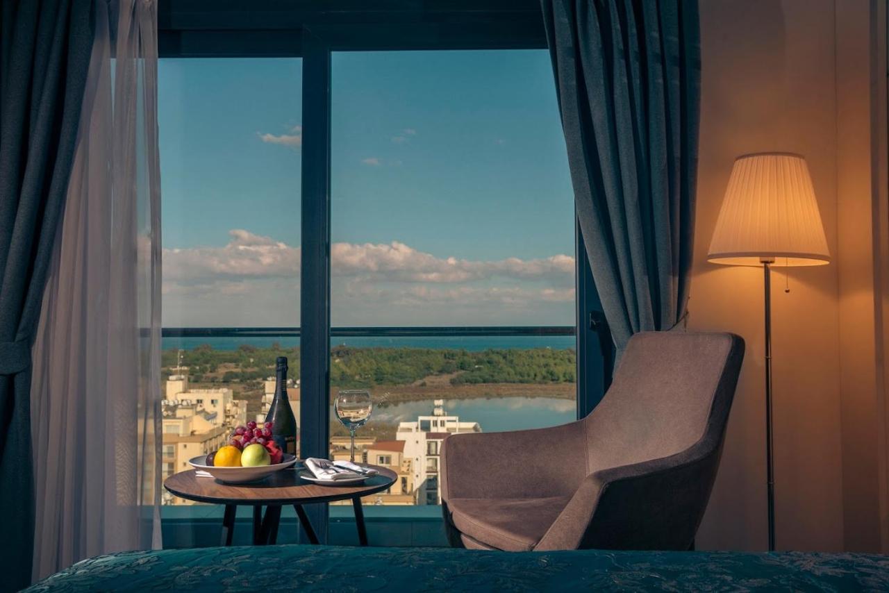 Novel Centre Point Hotel Famagusta  Zewnętrze zdjęcie