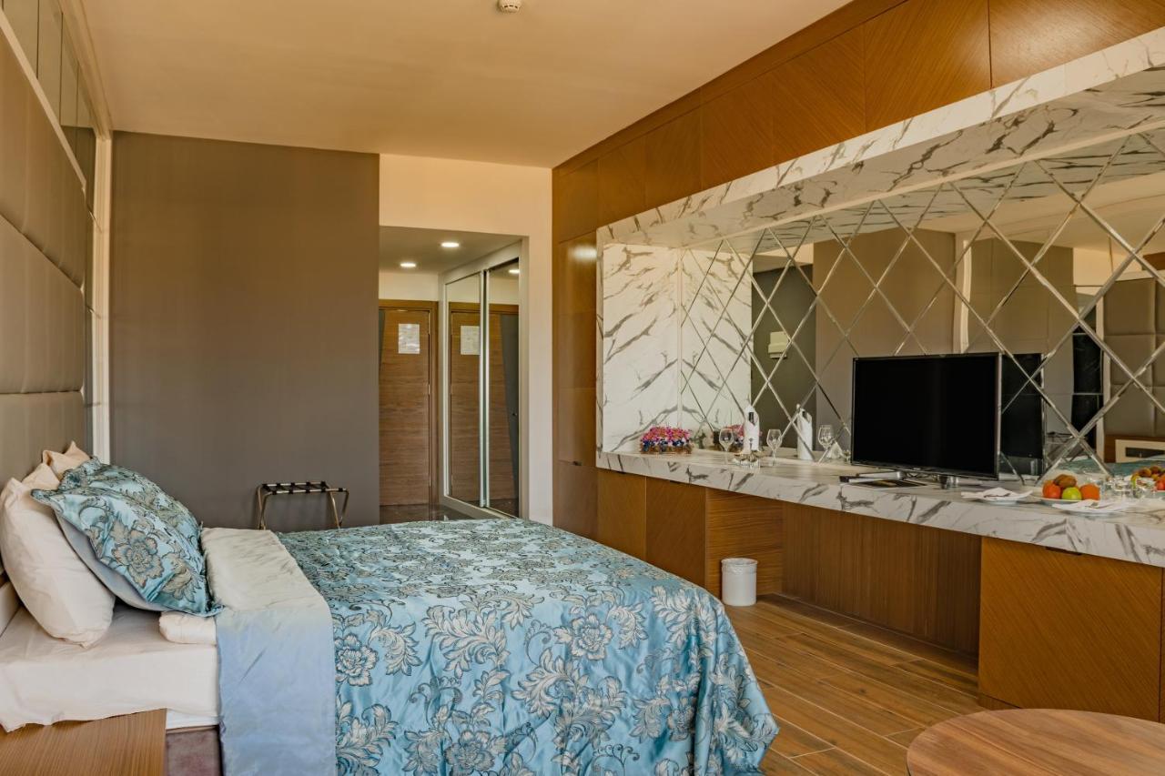 Novel Centre Point Hotel Famagusta  Zewnętrze zdjęcie